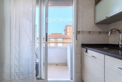 Piso Luminoso REFORMADO De 3 Dormitorios Con Ascensor y Balcón En Zona Kalero