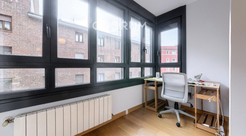 Precioso Piso Seminuevo De 1 Dormitorio Con Ascensor Cota Cero y Garaje y Trastero Incluido En Zona Miribilla