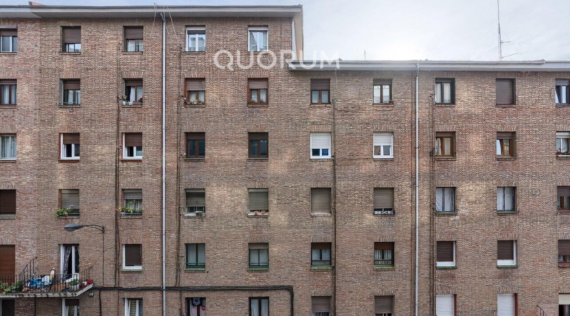 Precioso Piso Seminuevo De 1 Dormitorio Con Ascensor Cota Cero y Garaje y Trastero Incluido En Zona Miribilla