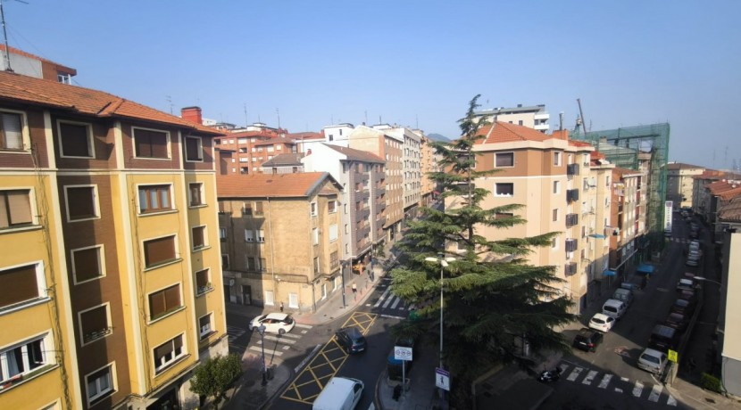 Se Vende Piso De 2 Habitaciones Y Un Baño Muy Centrico En Portugalete Con Provision De Ascensor