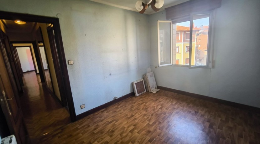 Se Vende Piso De 2 Habitaciones Y Un Baño Muy Centrico En Portugalete Con Provision De Ascensor