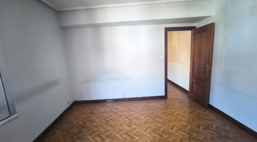 Se Vende Piso De 2 Habitaciones Y Un Baño Muy Centrico En Portugalete Con Provision De Ascensor