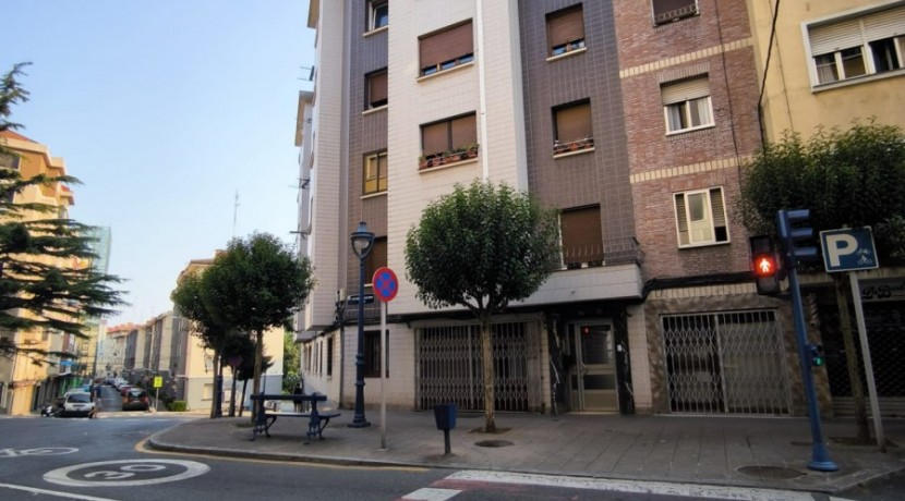 Se Vende Piso De 2 Habitaciones Y Un Baño Muy Centrico En Portugalete Con Provision De Ascensor