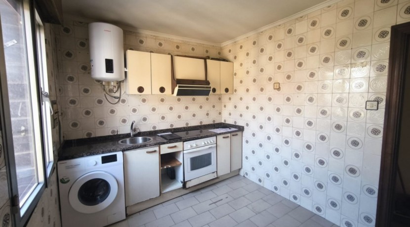 Se Vende Piso De 2 Habitaciones Y Un Baño Muy Centrico En Portugalete Con Provision De Ascensor