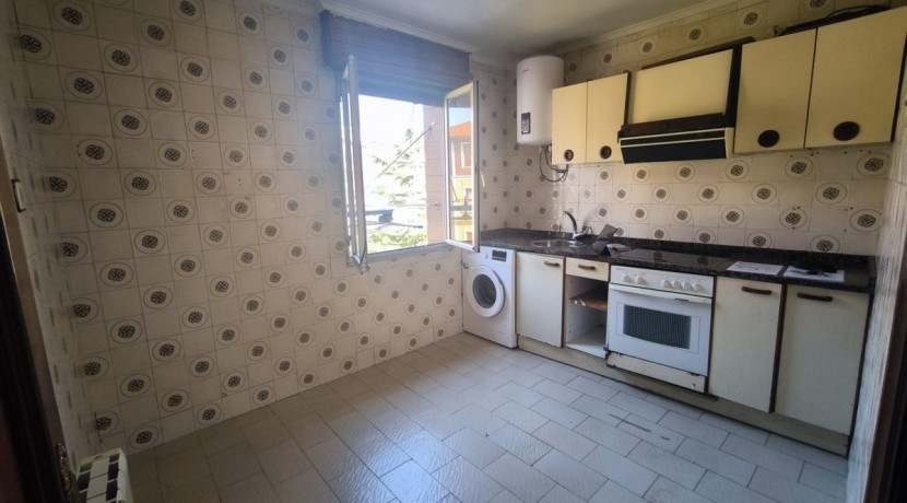 Se Vende Piso De 2 Habitaciones Y Un Baño Muy Centrico En Portugalete Con Provision De Ascensor