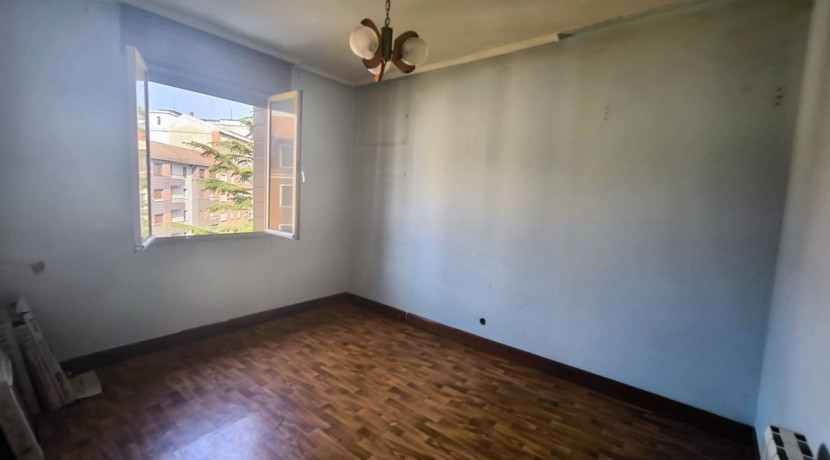 Se Vende Piso De 2 Habitaciones Y Un Baño Muy Centrico En Portugalete Con Provision De Ascensor