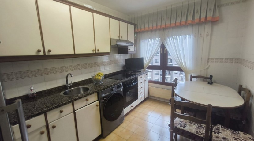 Se Vende Piso En Peñota De 3 Habitaciones Y 2 Baños Con Parcela De Garaje