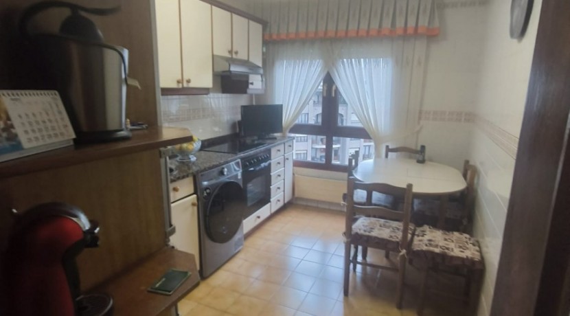 Se Vende Piso En Peñota De 3 Habitaciones Y 2 Baños Con Parcela De Garaje