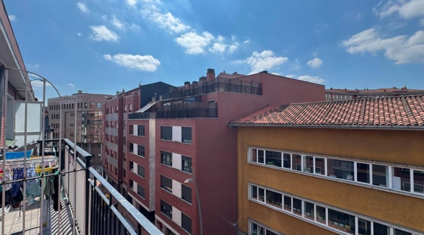 TRES HABITACIONES CON TERRAZA EN EL CENTRO DE BARAKALDO