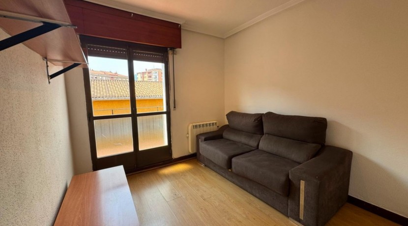 TRES HABITACIONES CON TERRAZA EN EL CENTRO DE BARAKALDO