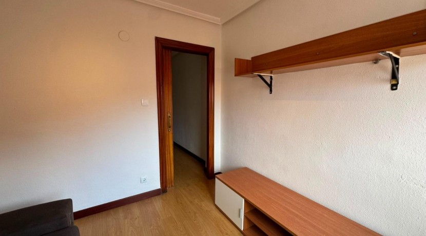 TRES HABITACIONES CON TERRAZA EN EL CENTRO DE BARAKALDO