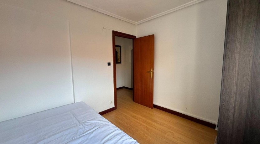 TRES HABITACIONES CON TERRAZA EN EL CENTRO DE BARAKALDO