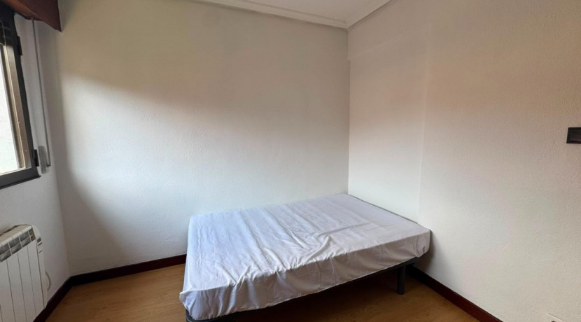 TRES HABITACIONES CON TERRAZA EN EL CENTRO DE BARAKALDO