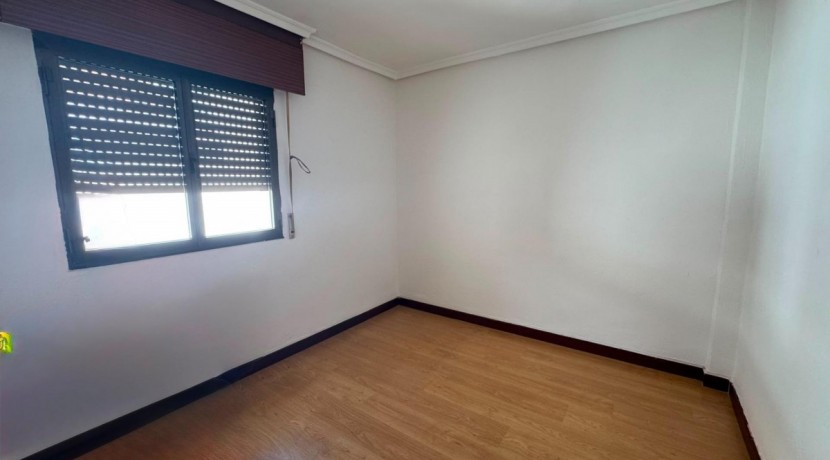 TRES HABITACIONES CON TERRAZA EN EL CENTRO DE BARAKALDO