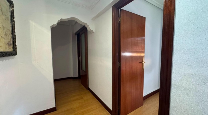 TRES HABITACIONES CON TERRAZA EN EL CENTRO DE BARAKALDO