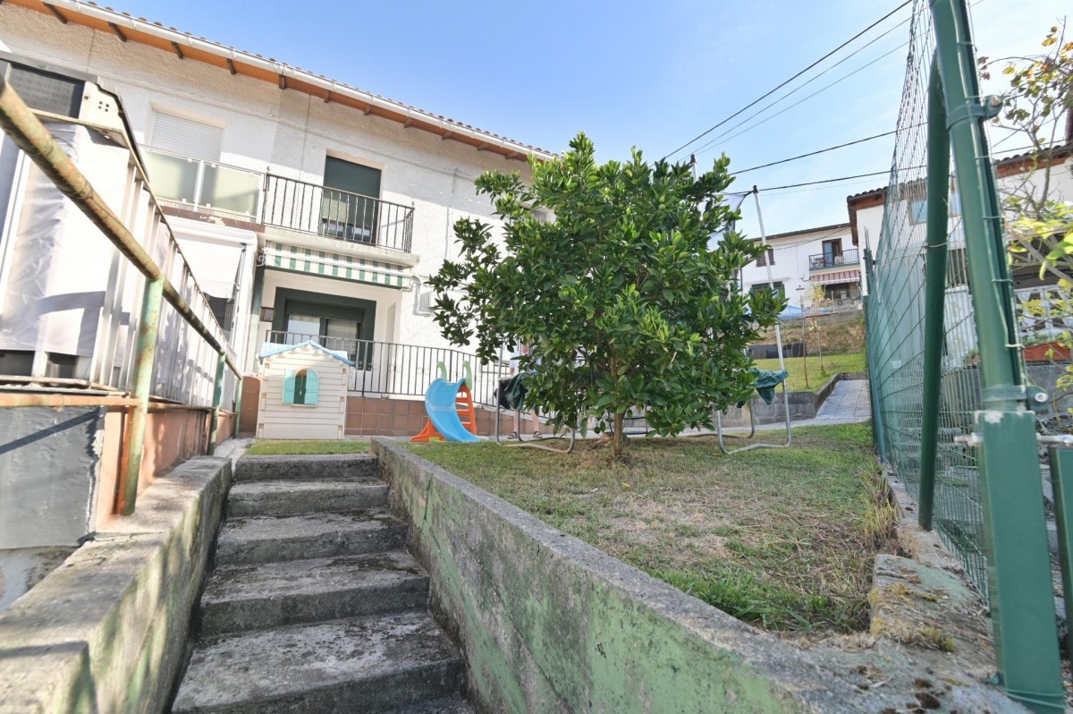 Adosado De 3 Habitaciones Y Jardín En Olabarrieta
