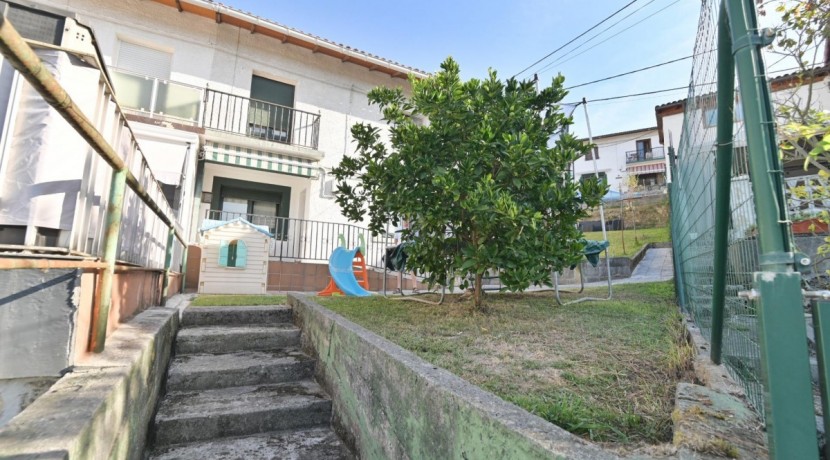 Adosado De 3 Habitaciones Y Jardín En Olabarrieta