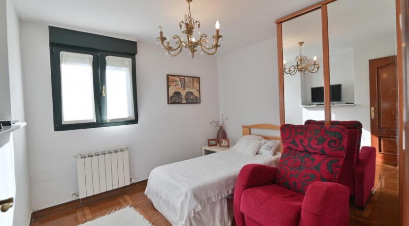Adosado De 3 Habitaciones Y Jardín En Olabarrieta