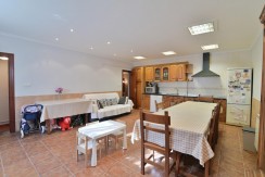 Adosado De 3 Habitaciones Y Jardín En Olabarrieta