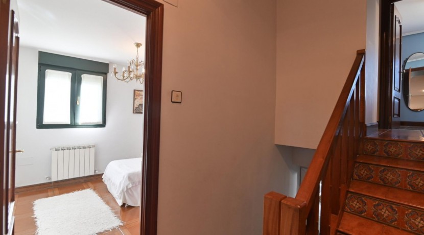 Adosado De 3 Habitaciones Y Jardín En Olabarrieta