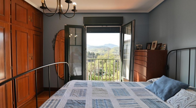 Adosado De 3 Habitaciones Y Jardín En Olabarrieta