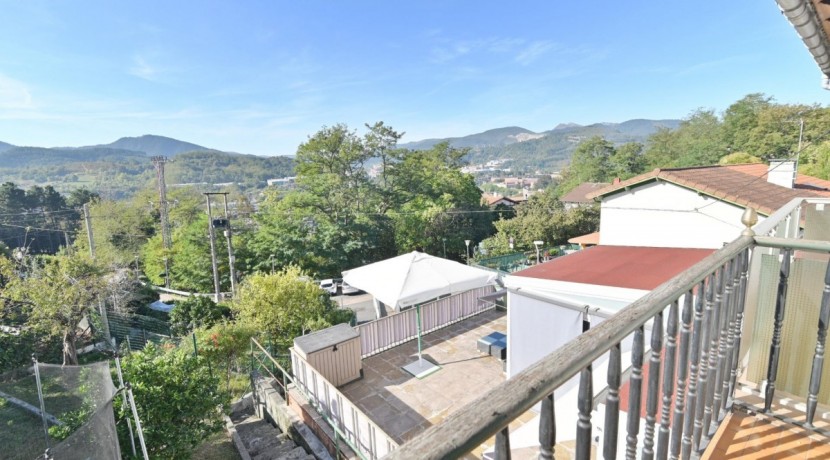 Adosado De 3 Habitaciones Y Jardín En Olabarrieta