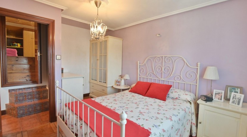 Adosado De 3 Habitaciones Y Jardín En Olabarrieta