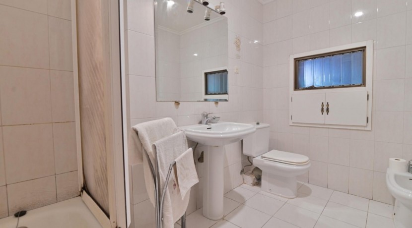 Adosado De 3 Habitaciones Y Jardín En Olabarrieta