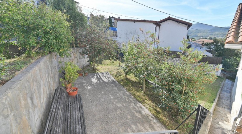 Adosado De 3 Habitaciones Y Jardín En Olabarrieta