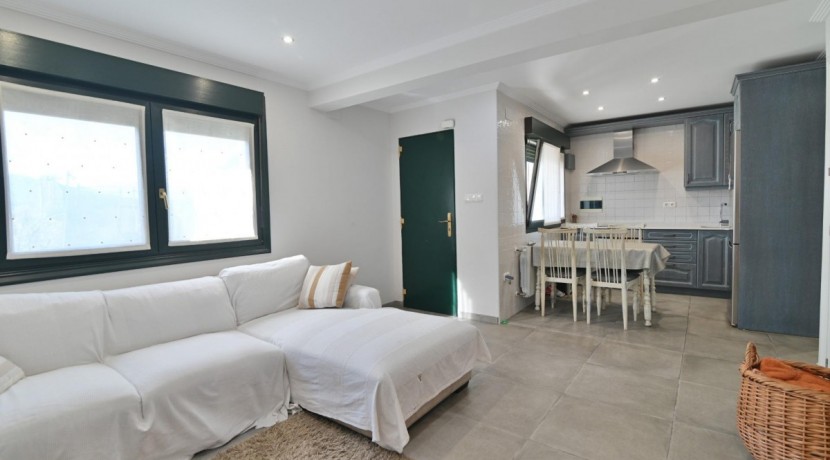 Adosado De 3 Habitaciones Y Jardín En Olabarrieta