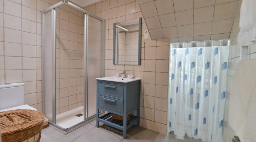 Adosado De 3 Habitaciones Y Jardín En Olabarrieta