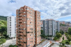 Amplio Piso con Gran Altura y Luminoso De 4 Dormitorios Con Balcón, Ascensor y Garaje y Trastero incluidos en Zona Txurdinaga