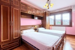 Amplio Piso con Gran Altura y Luminoso De 4 Dormitorios Con Balcón, Ascensor y Garaje y Trastero incluidos en Zona Txurdinaga