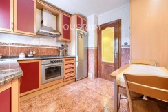 Amplio Piso con Gran Altura y Luminoso De 4 Dormitorios Con Balcón, Ascensor y Garaje y Trastero incluidos en Zona Txurdinaga