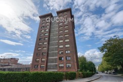 Amplio Piso con Gran Altura y Luminoso De 4 Dormitorios Con Balcón, Ascensor y Garaje y Trastero incluidos en Zona Txurdinaga