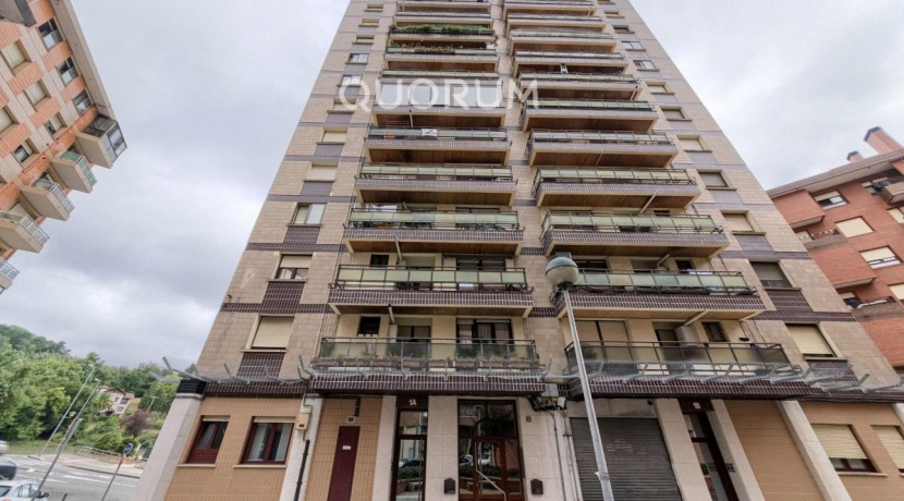Amplio Piso De 3 Dormitorios y 2 Baños Con Amplio Balcón y Ascensor Cota Cero En Zona San Miguel