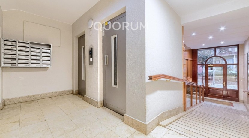 Amplio Piso De 3 Dormitorios y 2 Baños Con Amplio Balcón y Ascensor Cota Cero En Zona San Miguel