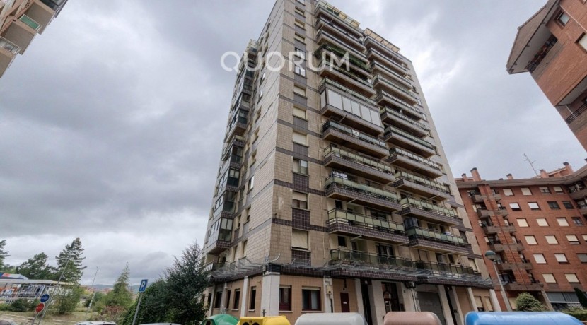 Amplio Piso De 3 Dormitorios y 2 Baños Con Amplio Balcón y Ascensor Cota Cero En Zona San Miguel