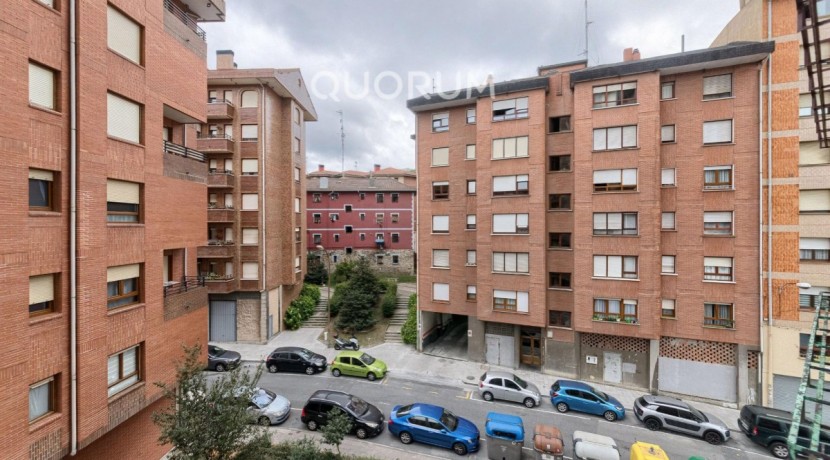 Amplio Piso De 3 Dormitorios y 2 Baños Con Amplio Balcón y Ascensor Cota Cero En Zona San Miguel