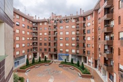 Amplio Piso De 3 Dormitorios y 2 Baños Con Amplio Balcón y Ascensor Cota Cero En Zona San Miguel