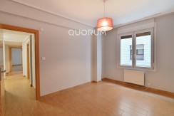 Amplio Piso Sin Amueblar En Algorta