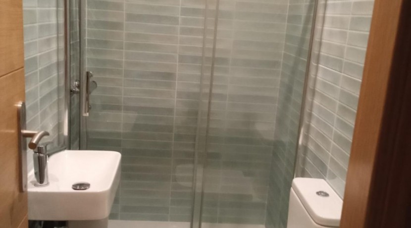 Amplio Piso Sin Amueblar En Algorta