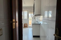 Amplio Piso y Luminoso De 4 Dormitorios y 2 Baños Con Ascensor Cota 0, Balcón y Garaje Opcional En Zona Ayuntamiento