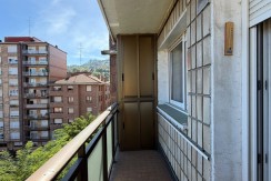 Amplio Piso y Luminoso De 4 Dormitorios y 2 Baños Con Ascensor Cota 0, Balcón y Garaje Opcional En Zona Ayuntamiento