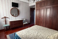 Amplio Piso y Luminoso De 4 Dormitorios y 2 Baños Con Ascensor Cota 0, Balcón y Garaje Opcional En Zona Ayuntamiento