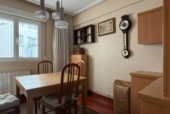 Amplio Piso y Luminoso De 4 Dormitorios y 2 Baños Con Ascensor Cota 0, Balcón y Garaje Opcional En Zona Ayuntamiento