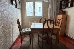 Amplio Piso y Luminoso De 4 Dormitorios y 2 Baños Con Ascensor Cota 0, Balcón y Garaje Opcional En Zona Ayuntamiento