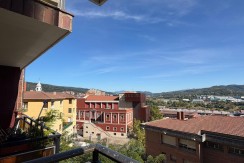 Amplio Piso y Luminoso De 4 Dormitorios y 2 Baños Con Ascensor Cota 0, Balcón y Garaje Opcional En Zona Ayuntamiento