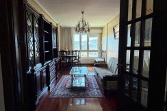 Amplio Piso y Luminoso De 4 Dormitorios y 2 Baños Con Ascensor Cota 0, Balcón y Garaje Opcional En Zona Ayuntamiento