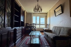 Amplio Piso y Luminoso De 4 Dormitorios y 2 Baños Con Ascensor Cota 0, Balcón y Garaje Opcional En Zona Ayuntamiento